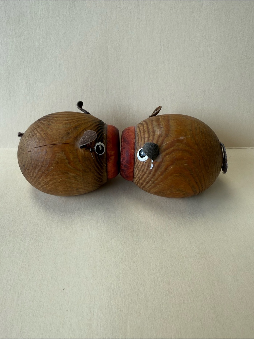 Vintage Solid Wood Pull-Away Shaker Kissing Pigs.